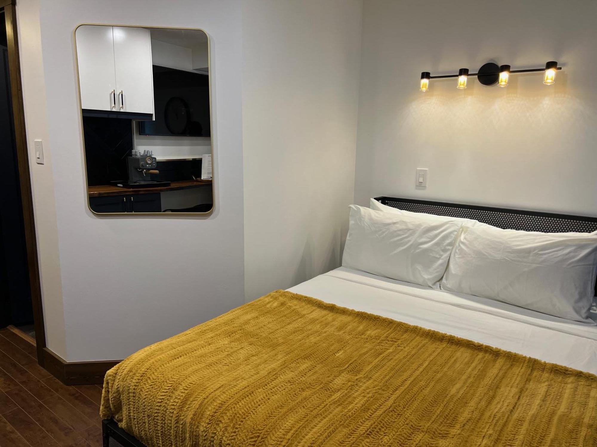 Griz Inn By Stayin เฟอร์นี ภายนอก รูปภาพ